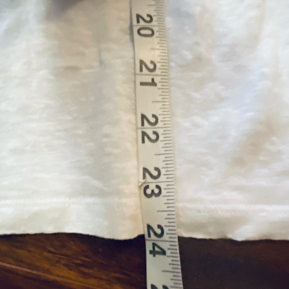 Ann Taylor 100% Linen White Lace Crochet Accent Tee size medium - Picture 10 of 10